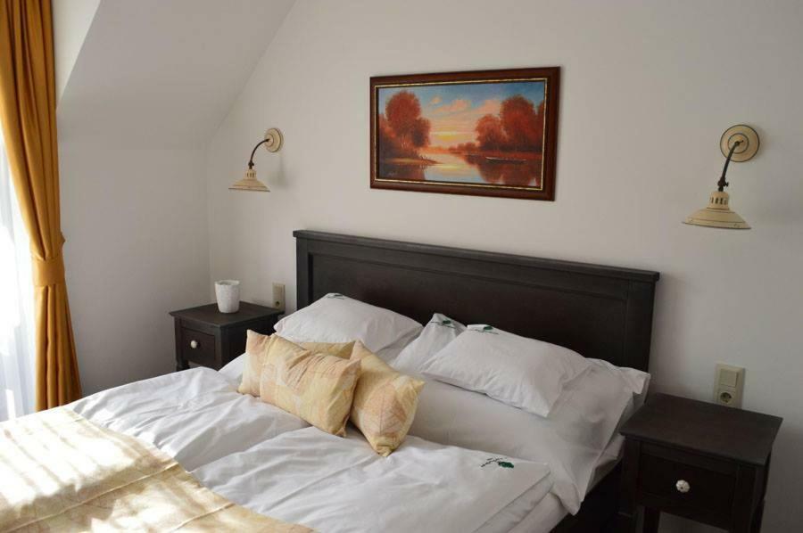 Somhegyi Oereg Harsfak Major Vendeghaz Bed and Breakfast Bakonybél Exteriör bild